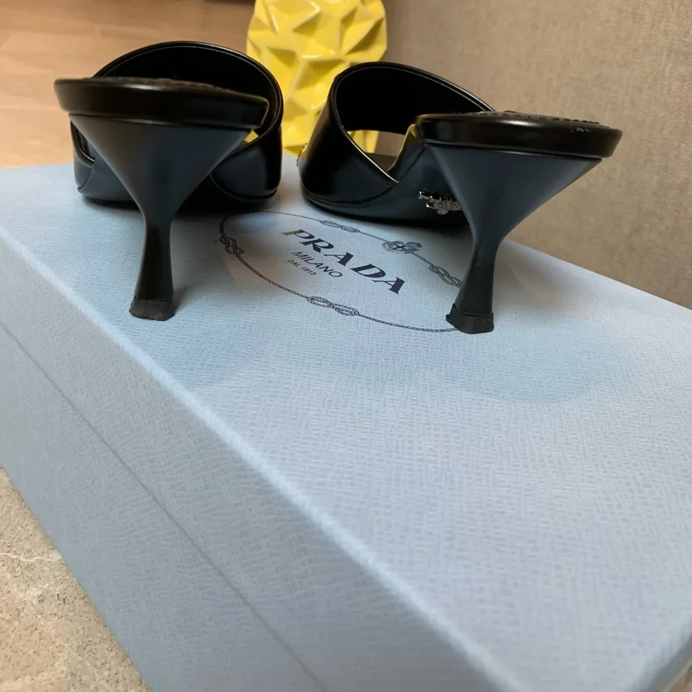 PRADA - Picture 5 of 16